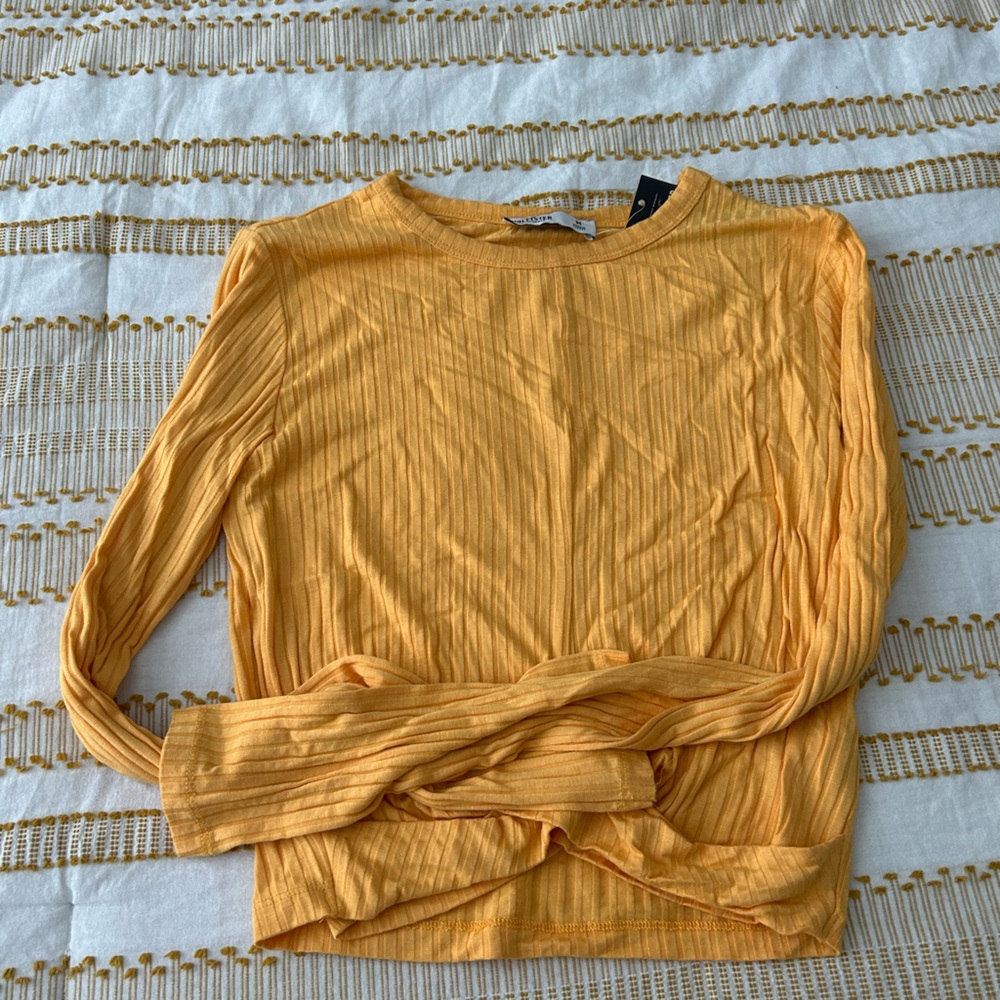Hollister Knot Long Sleeve Crop Top